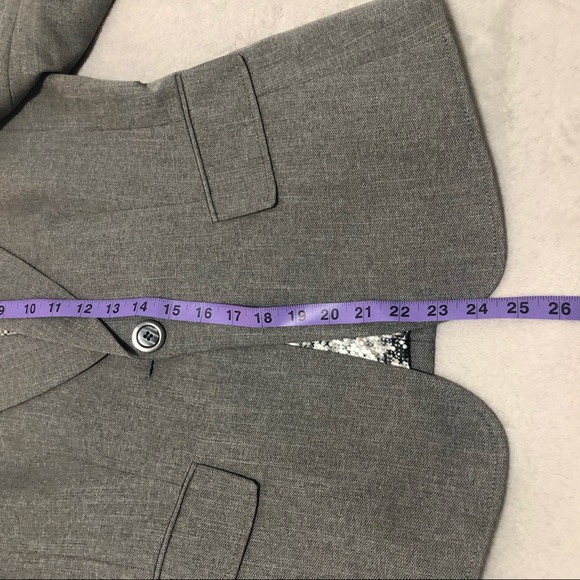 EUC TAHARI Lapel Blazer P4 - Picture 7 of 8